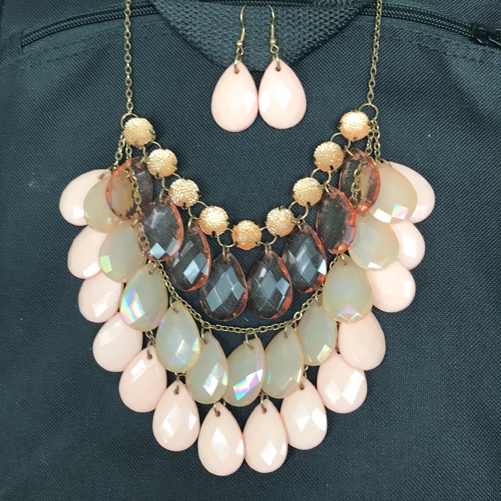 Necklace and earring set